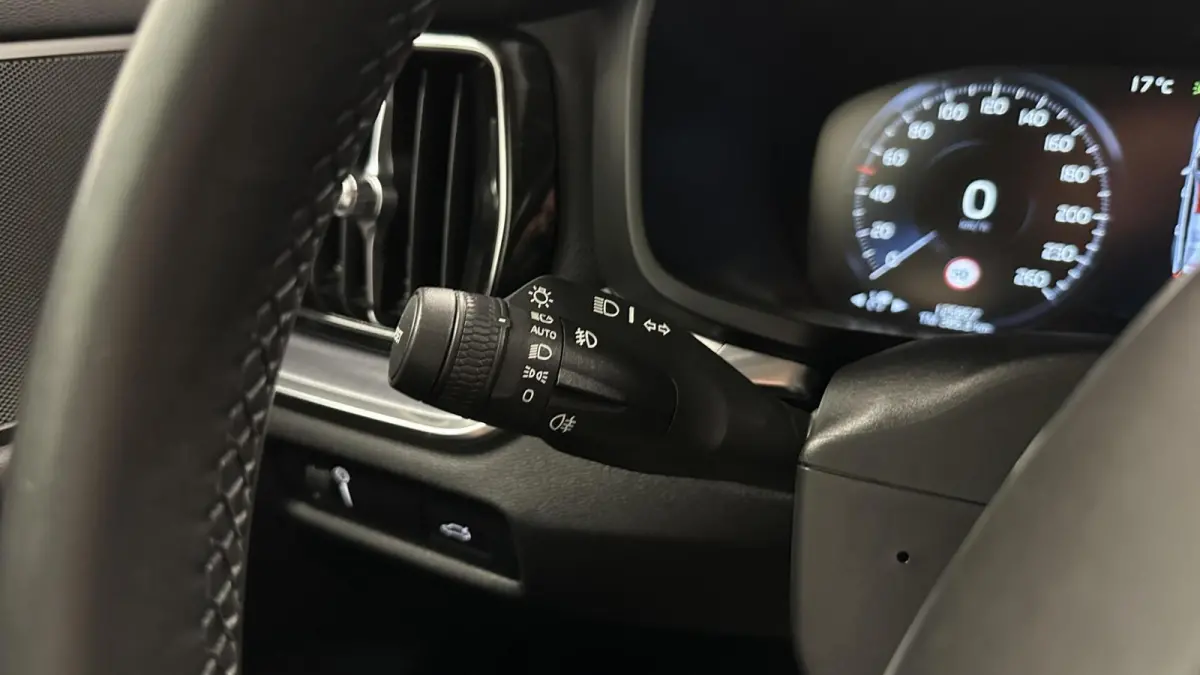 2.0 B3 Momentum Business ECC NAVI CAMERA CARPLAY LM CRUISE.