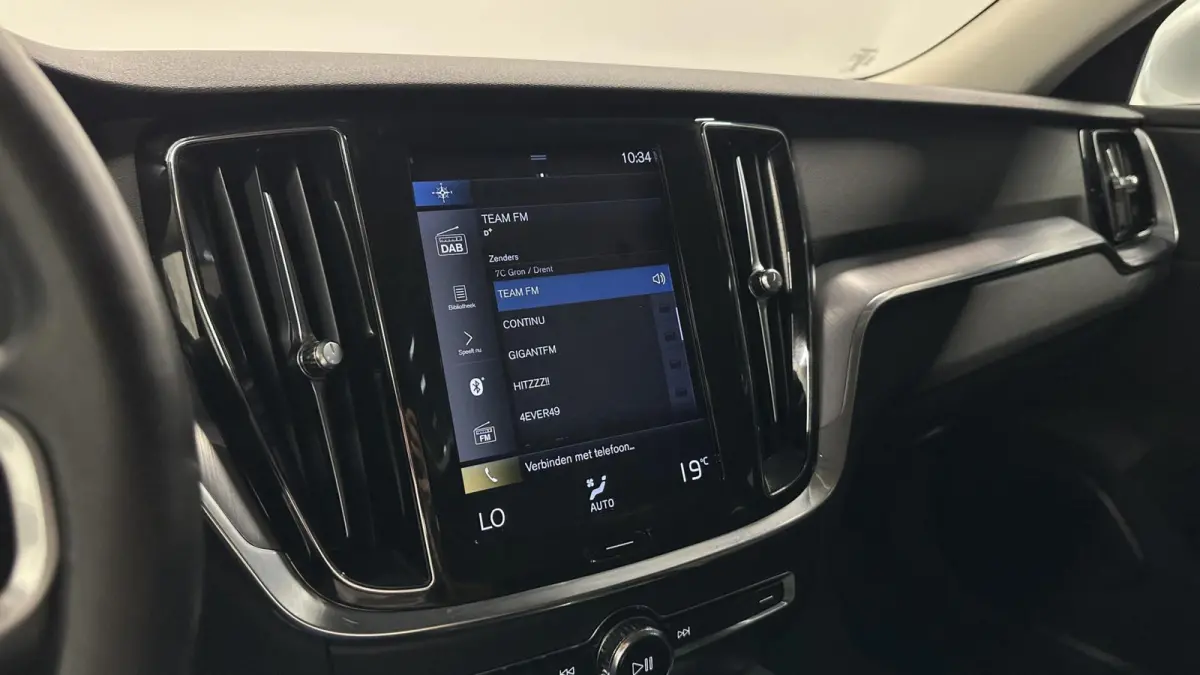 2.0 B3 Momentum Business ECC NAVI CAMERA CARPLAY LM CRUISE.