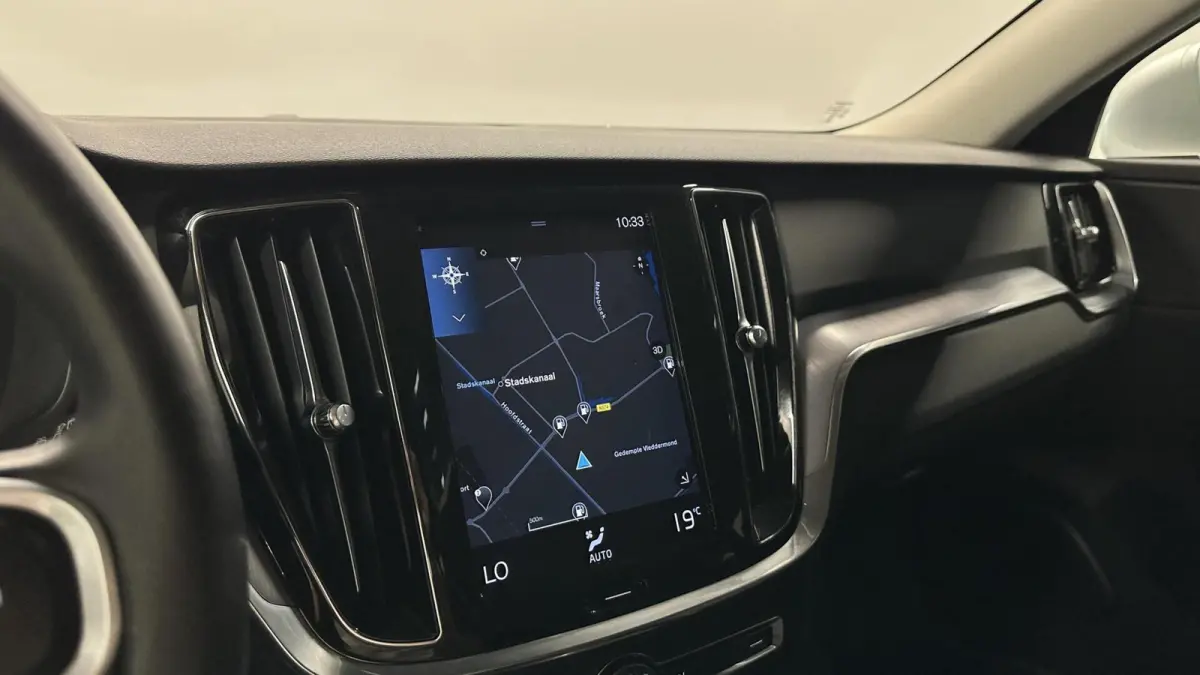 2.0 B3 Momentum Business ECC NAVI CAMERA CARPLAY LM CRUISE.