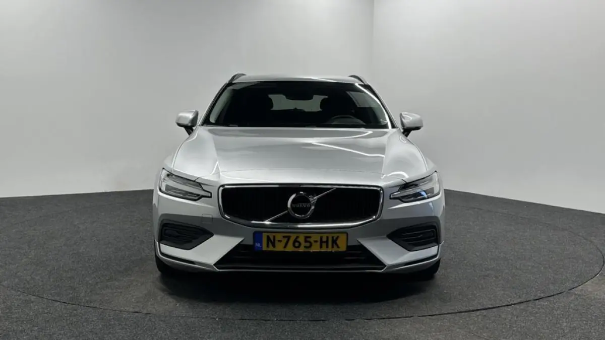 2.0 B3 Momentum Business ECC NAVI CAMERA CARPLAY LM CRUISE.