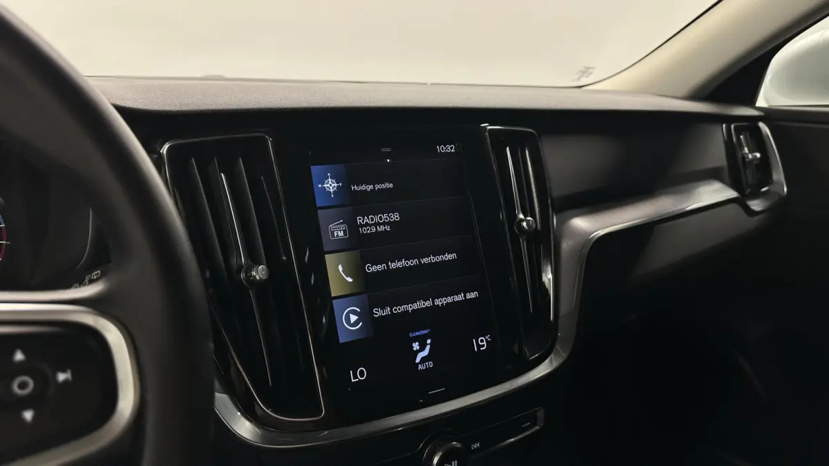 2.0 B3 Momentum Business ECC NAVI CAMERA CARPLAY LM CRUISE.
