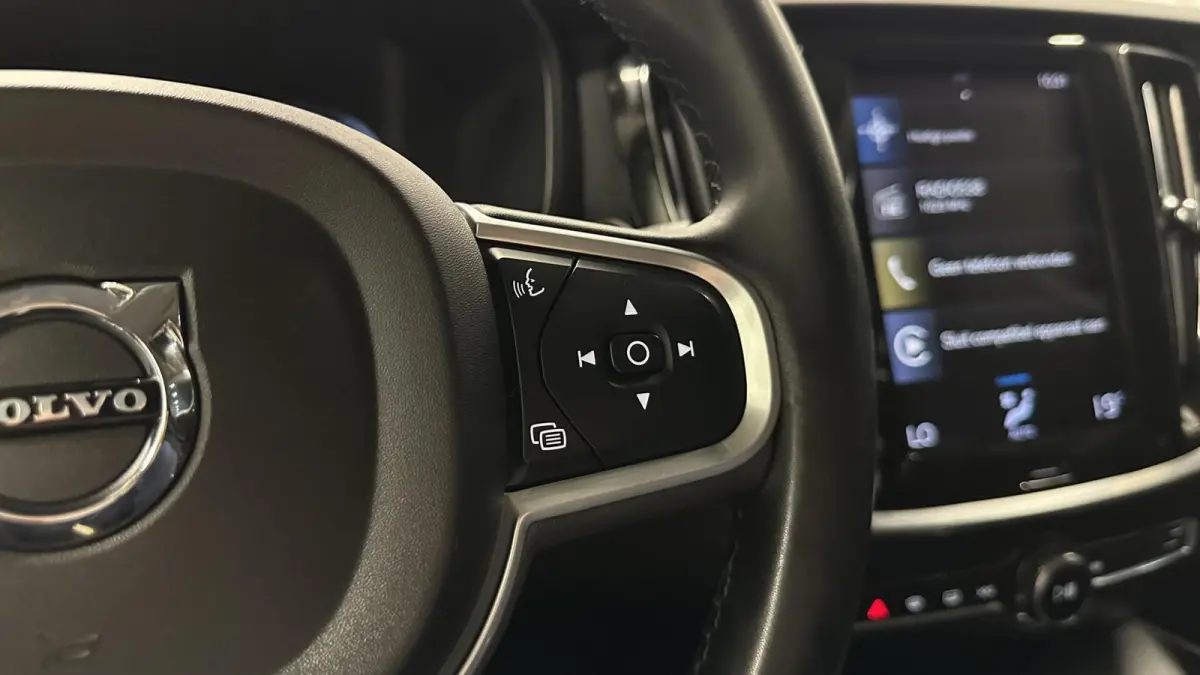 2.0 B3 Momentum Business ECC NAVI CAMERA CARPLAY LM CRUISE.