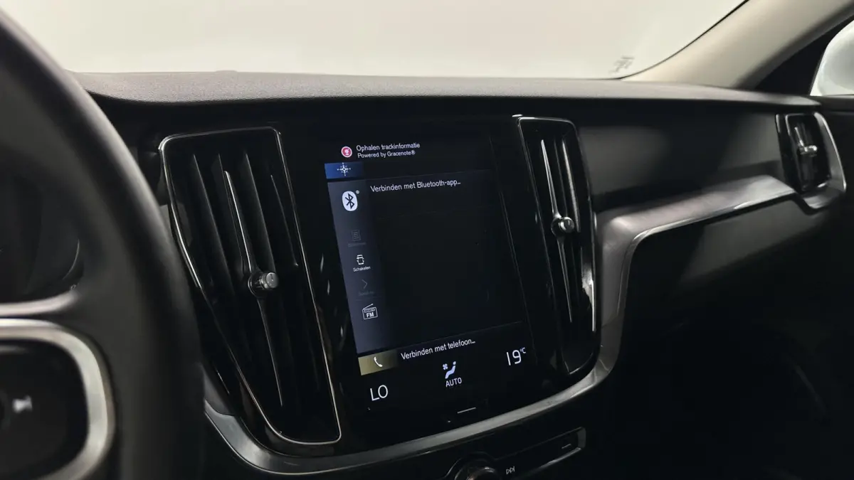2.0 B3 Momentum Business ECC NAVI CAMERA CARPLAY LM CRUISE.