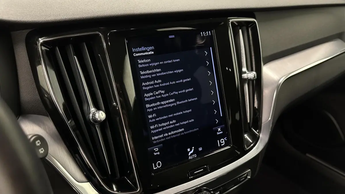 2.0 B3 Momentum Business ECC NAVI CAMERA CARPLAY LM CRUISE.