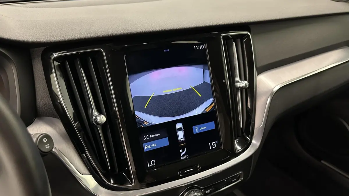 2.0 B3 Momentum Business ECC NAVI CAMERA CARPLAY LM CRUISE.