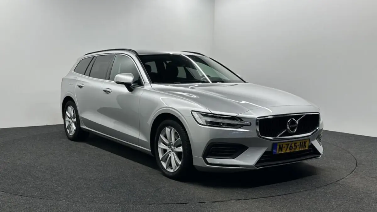 2.0 B3 Momentum Business ECC NAVI CAMERA CARPLAY LM CRUISE.