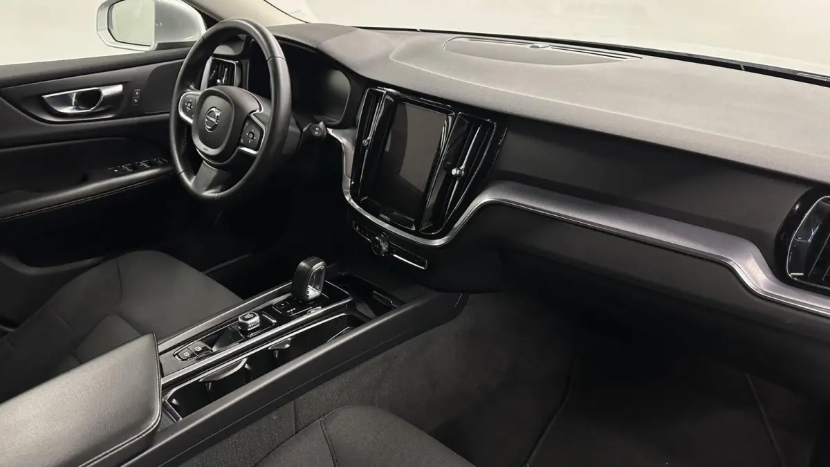 2.0 B3 Momentum Business ECC NAVI CAMERA CARPLAY LM CRUISE.