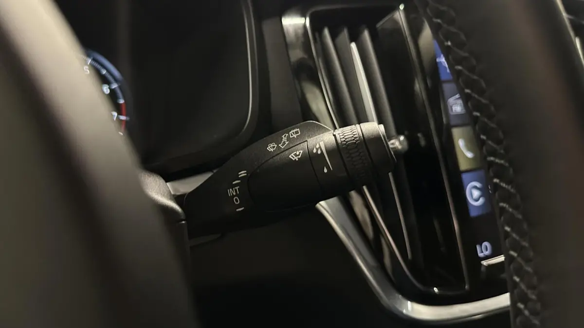 2.0 B3 Momentum Business ECC NAVI CAMERA CARPLAY LM CRUISE.
