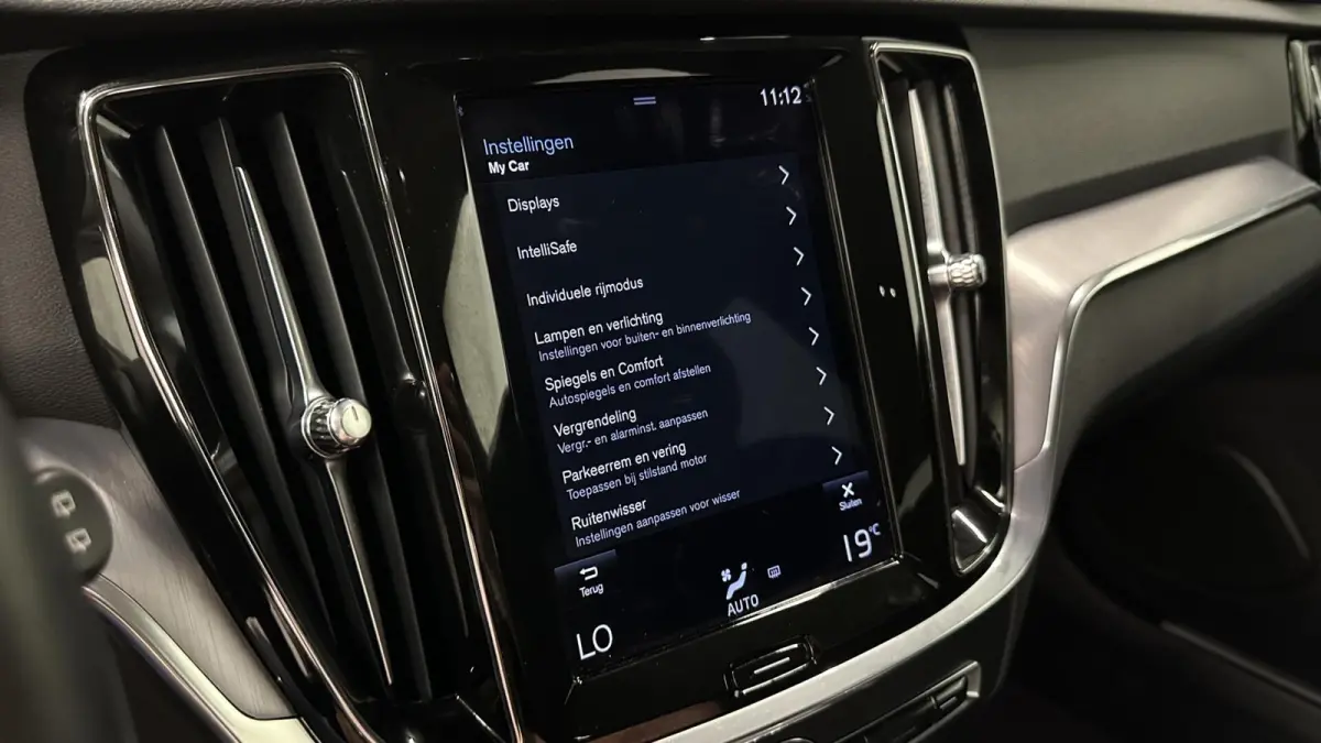 2.0 B3 Momentum Business ECC NAVI CAMERA CARPLAY LM CRUISE.