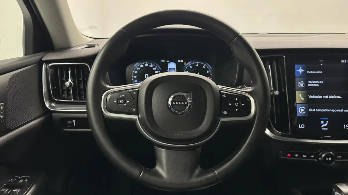 2.0 B3 Momentum Business ECC NAVI CAMERA CARPLAY LM CRUISE.