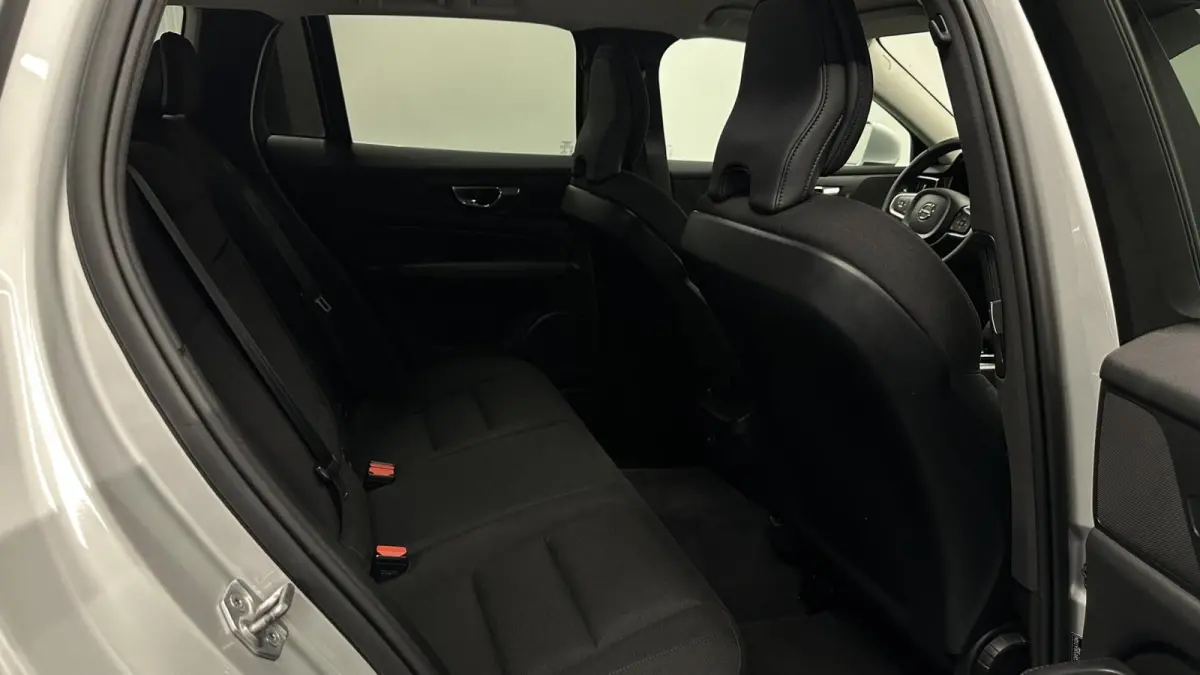 2.0 B3 Momentum Business ECC NAVI CAMERA CARPLAY LM CRUISE.