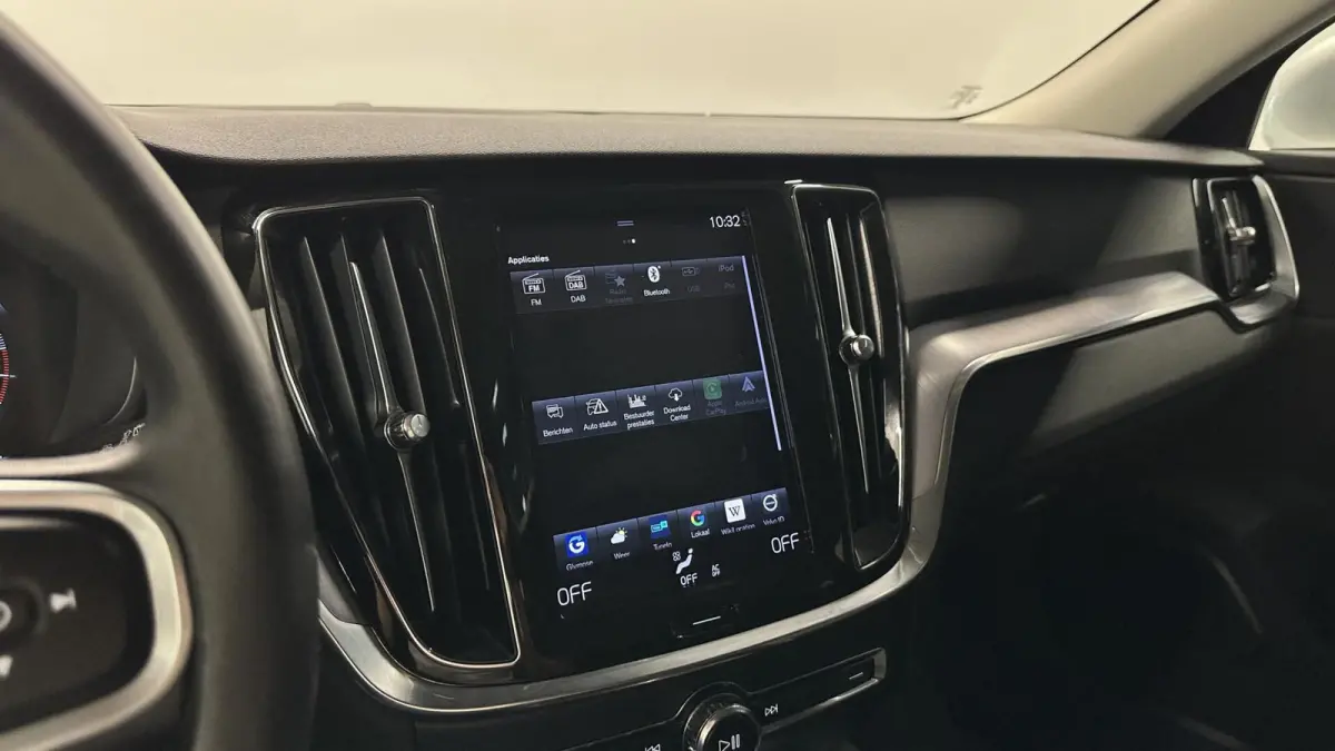 2.0 B3 Momentum Business ECC NAVI CAMERA CARPLAY LM CRUISE.