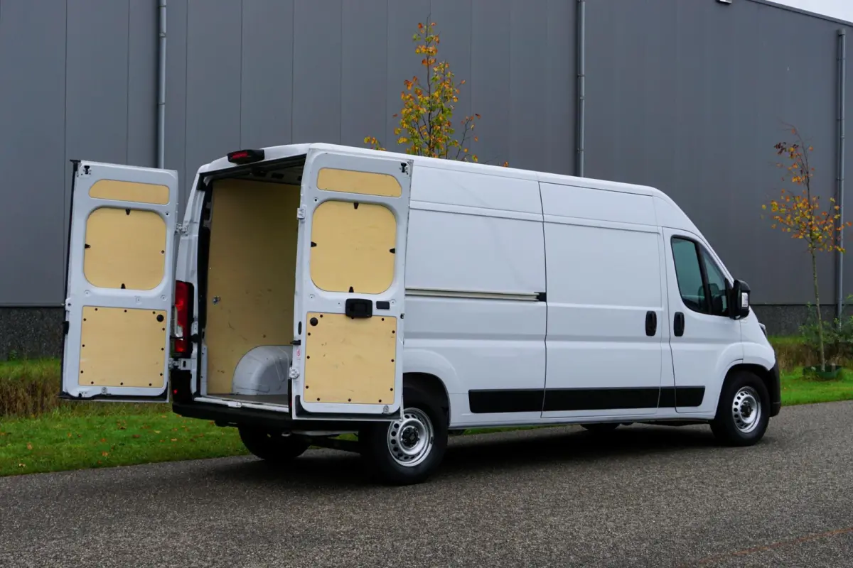 2.2 MultiJet 140 L3H2 3.5t Heavy in Topstaat |Betimmering |Groot scherm |Camera |Cruise |Climate |Navi |Carplay |Parkeersensoren |140 pk |EURO6 |3500 KG