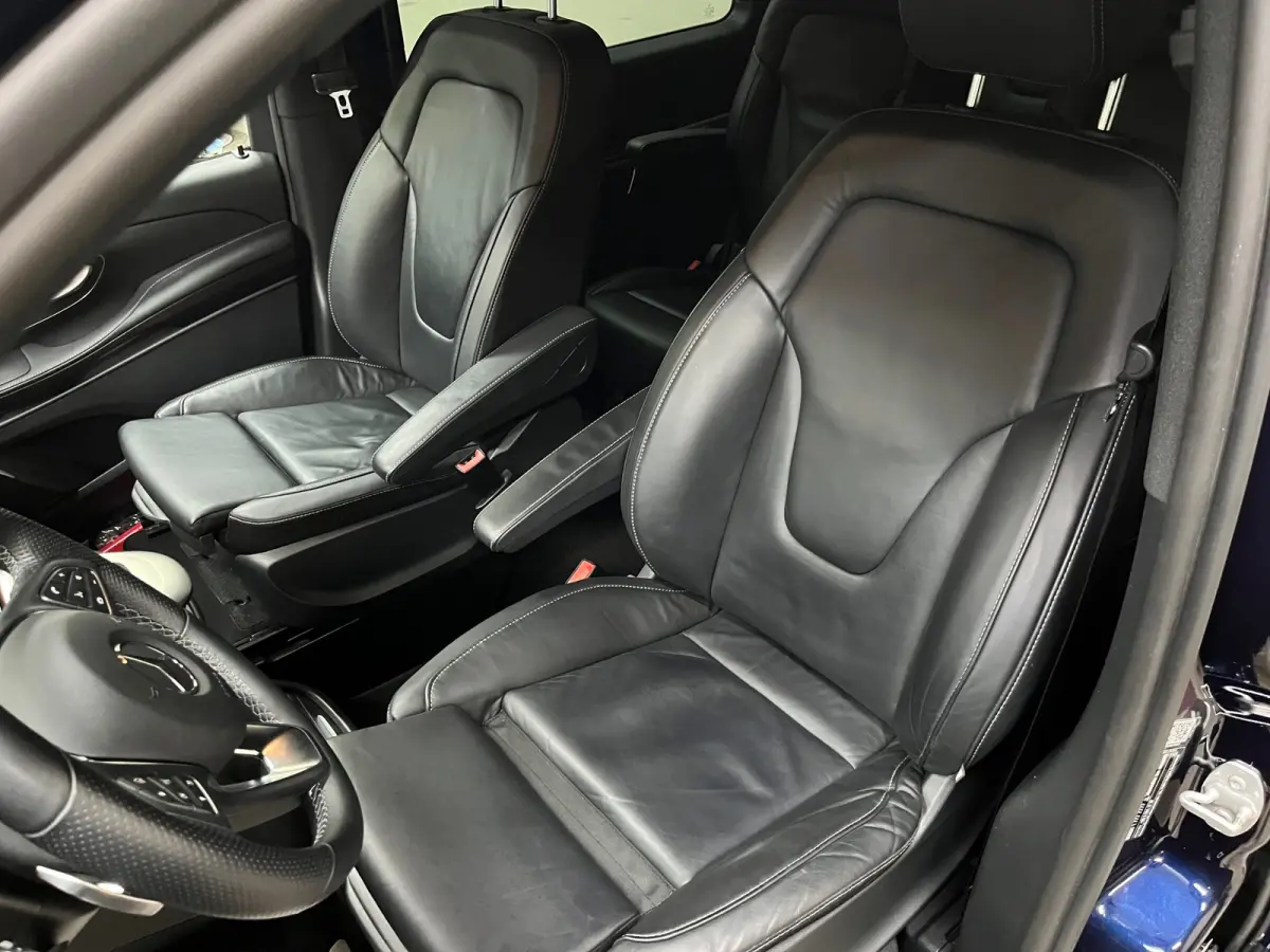 300d 4-MATIC Lang Avantgarde Edition AMG / Luchtvering / Memory / INCL BTW & BPM