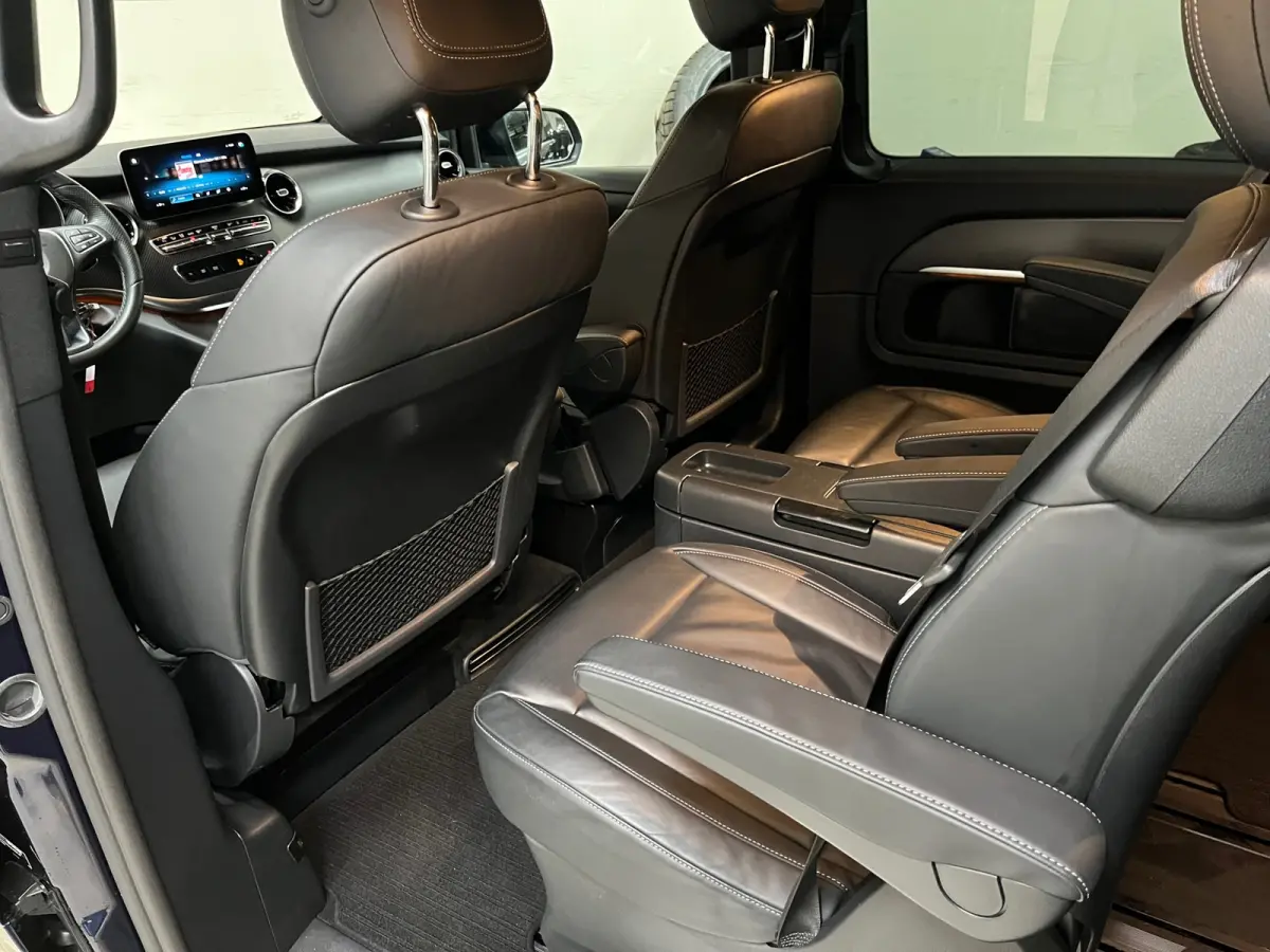 300d 4-MATIC Lang Avantgarde Edition AMG / Luchtvering / Memory / INCL BTW & BPM