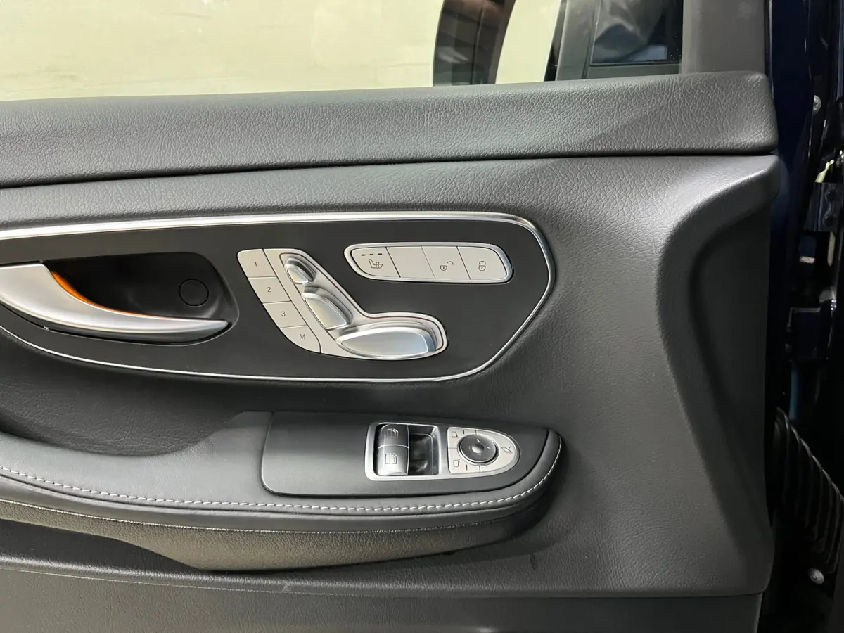300d 4-MATIC Lang Avantgarde Edition AMG / Luchtvering / Memory / INCL BTW & BPM
