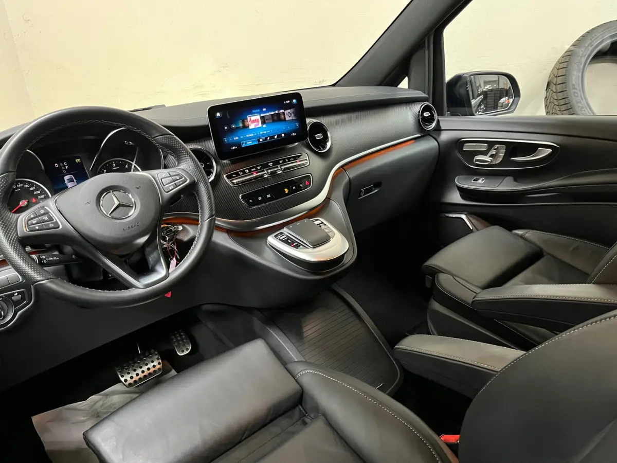 300d 4-MATIC Lang Avantgarde Edition AMG / Luchtvering / Memory / INCL BTW & BPM