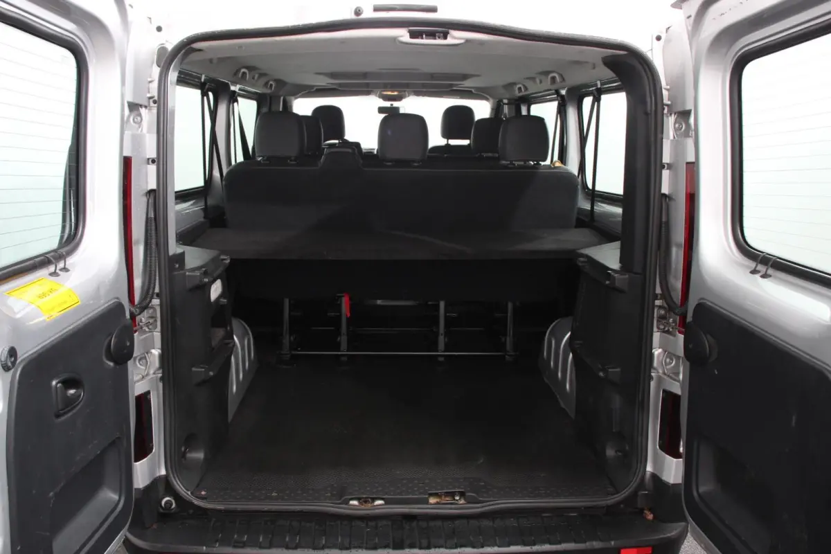 1.6 dCi Grand Authentique Energy incl. BPM/ BTW  L2H1 8 persoons !  Navigatie Airco voor en achter Parkeer sensoren Cruise Control Bumpers in kleur