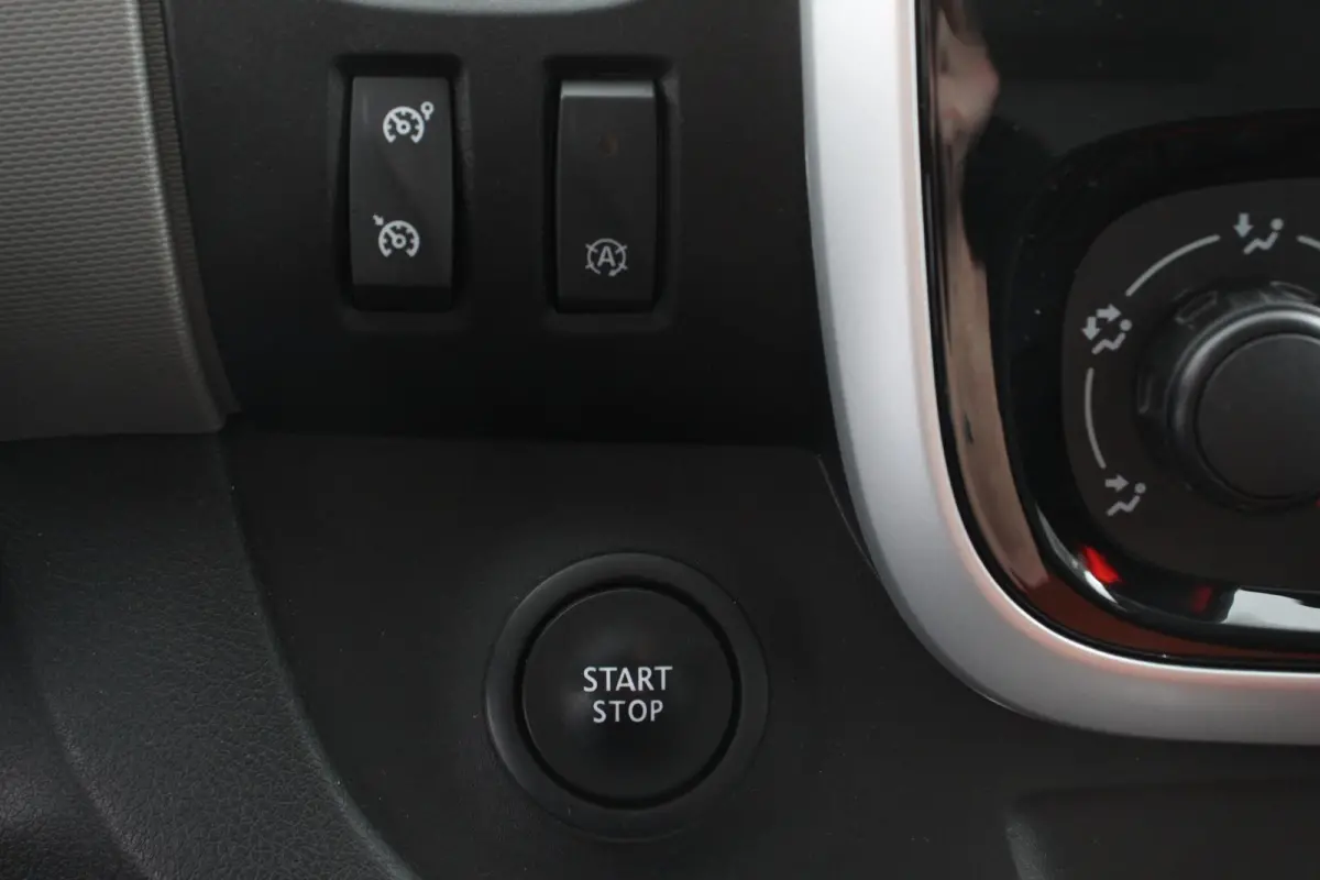 1.6 dCi Grand Authentique Energy incl. BPM/ BTW  L2H1 8 persoons !  Navigatie Airco voor en achter Parkeer sensoren Cruise Control Bumpers in kleur