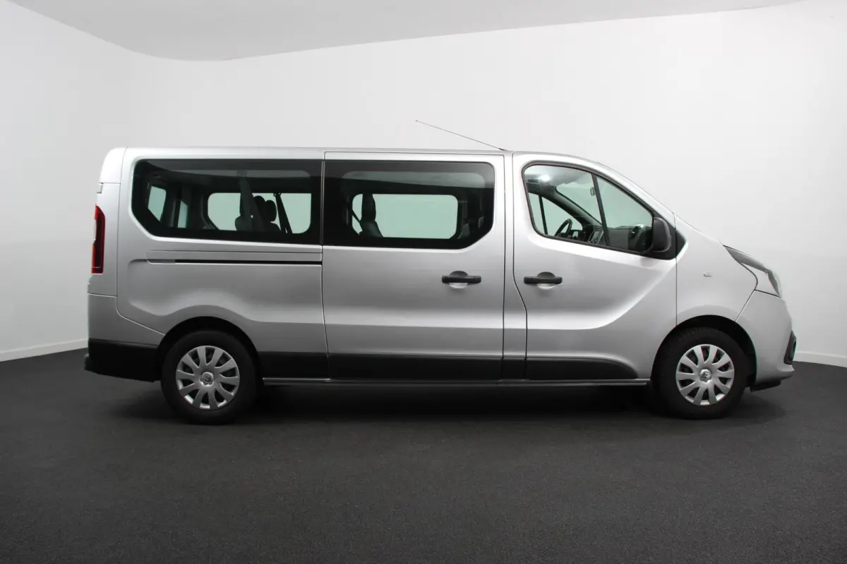 1.6 dCi Grand Authentique Energy incl. BPM/ BTW  L2H1 8 persoons !  Navigatie Airco voor en achter Parkeer sensoren Cruise Control Bumpers in kleur