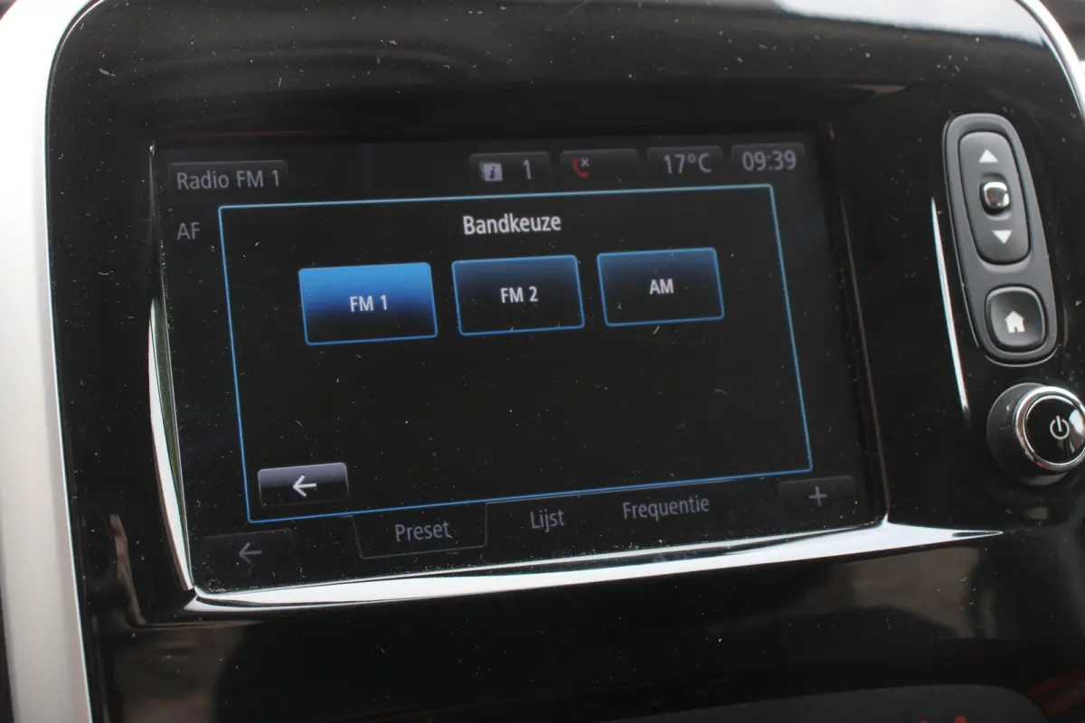 1.6 dCi Grand Authentique Energy incl. BPM/ BTW  L2H1 8 persoons !  Navigatie Airco voor en achter Parkeer sensoren Cruise Control Bumpers in kleur