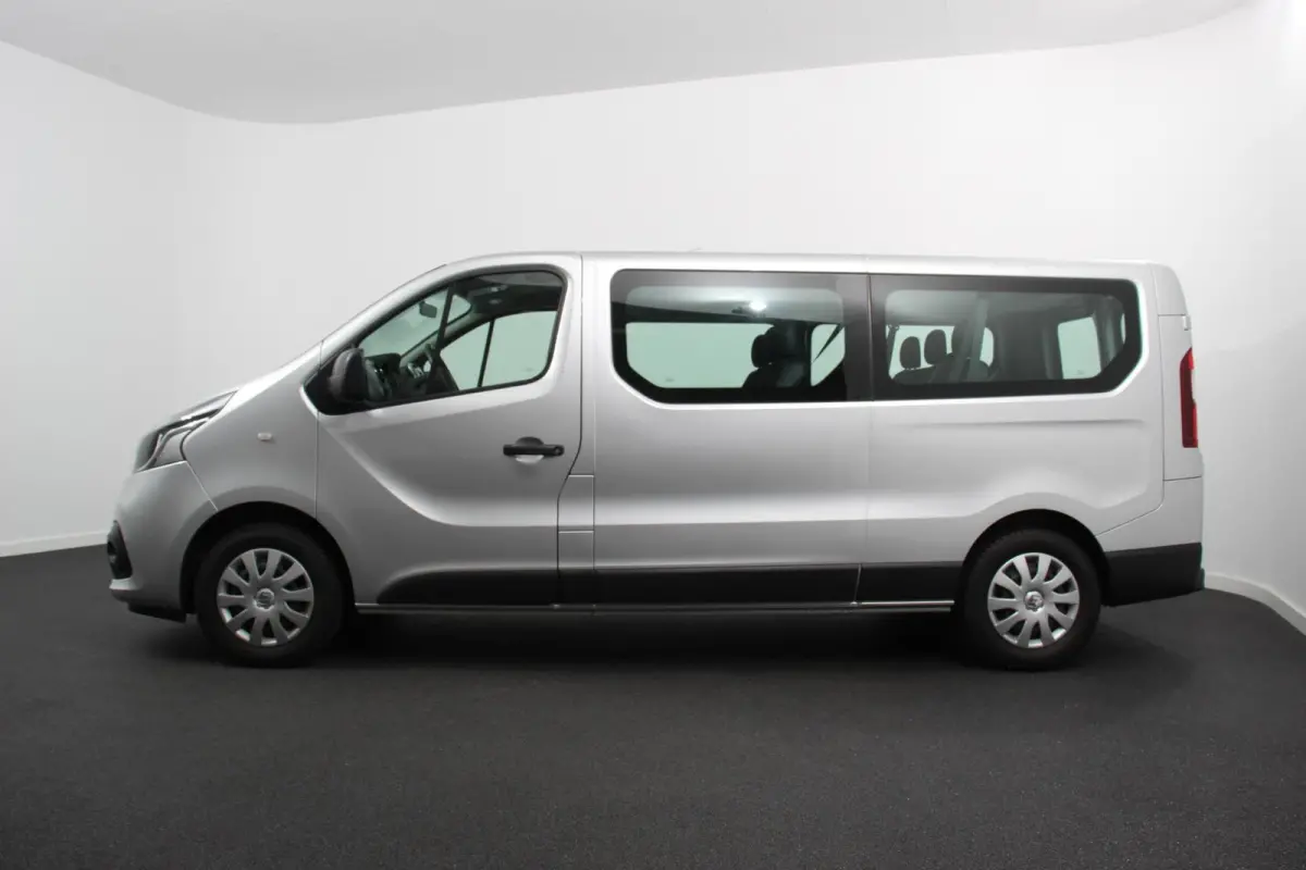 1.6 dCi Grand Authentique Energy incl. BPM/ BTW  L2H1 8 persoons !  Navigatie Airco voor en achter Parkeer sensoren Cruise Control Bumpers in kleur