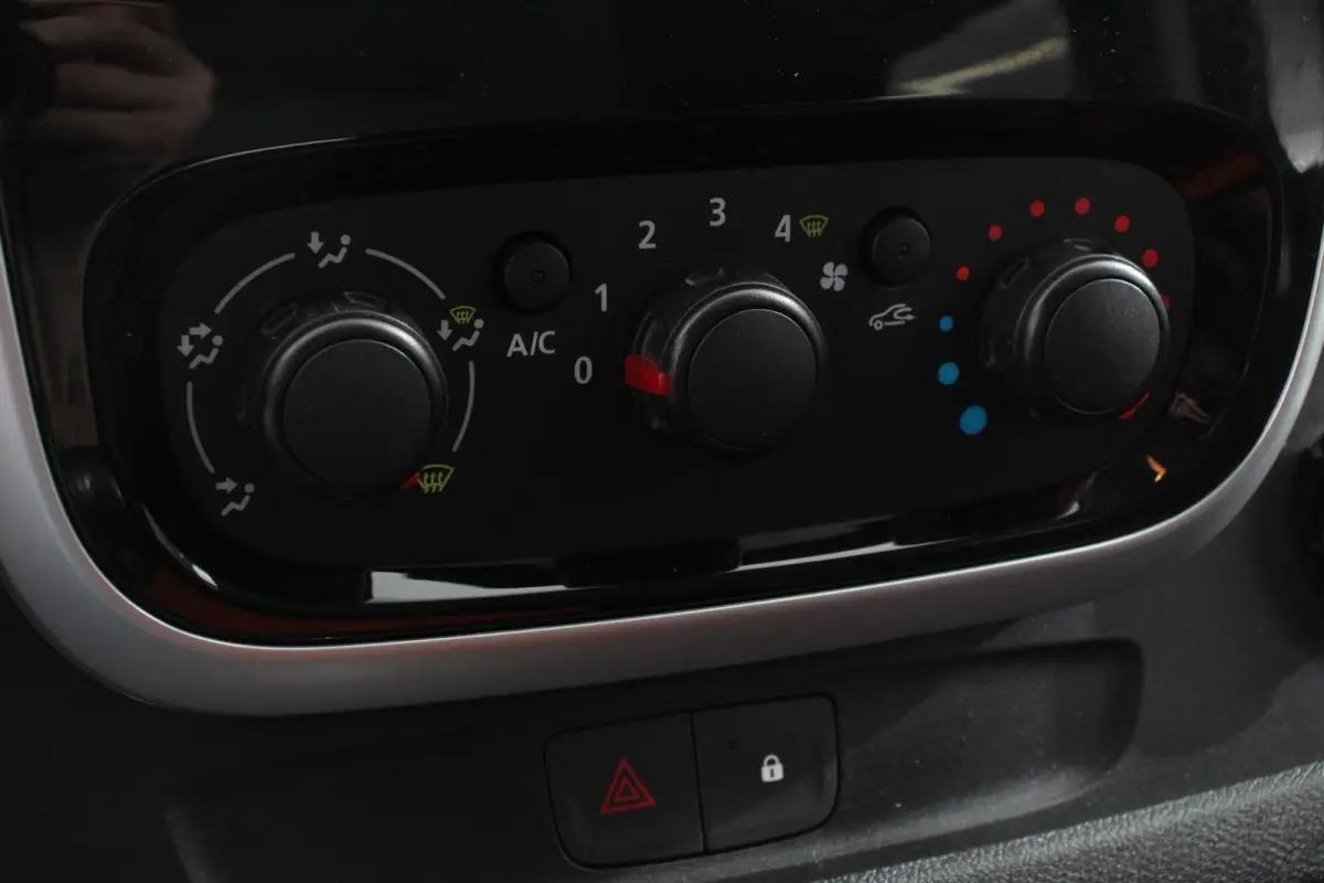 1.6 dCi Grand Authentique Energy incl. BPM/ BTW  L2H1 8 persoons !  Navigatie Airco voor en achter Parkeer sensoren Cruise Control Bumpers in kleur