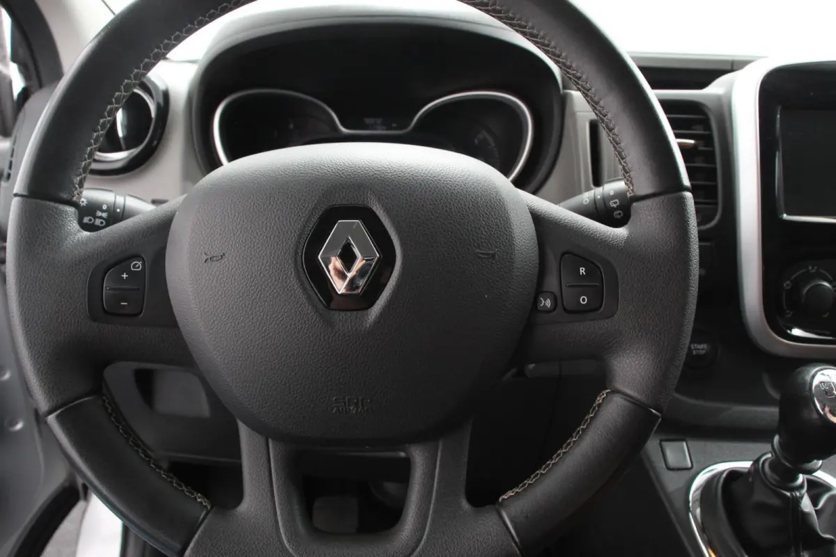 1.6 dCi Grand Authentique Energy incl. BPM/ BTW  L2H1 8 persoons !  Navigatie Airco voor en achter Parkeer sensoren Cruise Control Bumpers in kleur