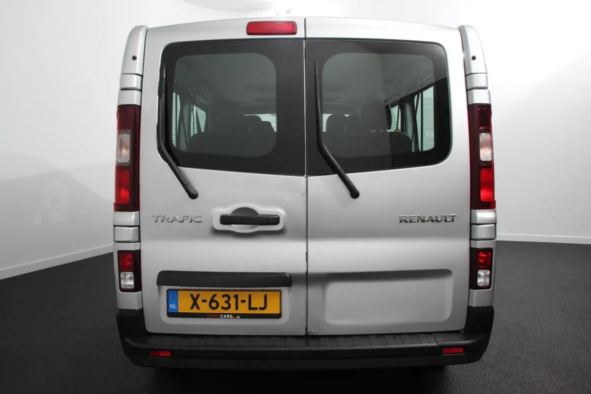 1.6 dCi Grand Authentique Energy incl. BPM/ BTW  L2H1 8 persoons !  Navigatie Airco voor en achter Parkeer sensoren Cruise Control Bumpers in kleur