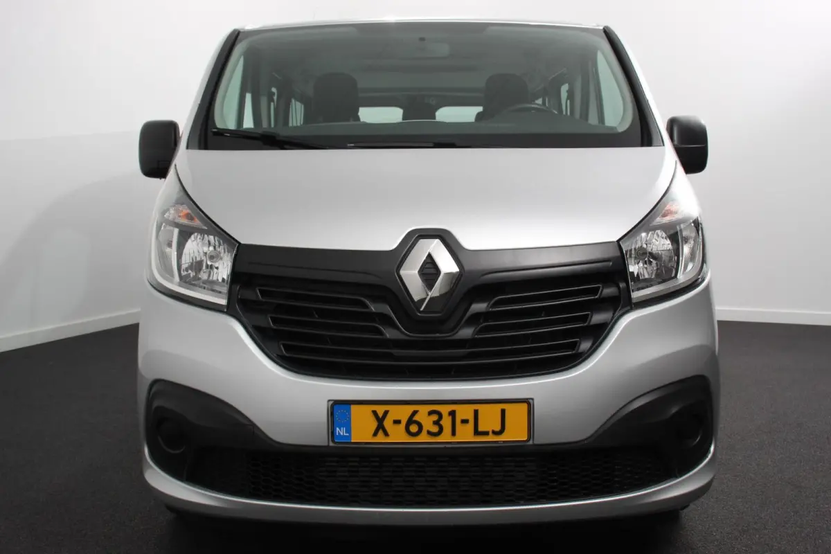 1.6 dCi Grand Authentique Energy incl. BPM/ BTW  L2H1 8 persoons !  Navigatie Airco voor en achter Parkeer sensoren Cruise Control Bumpers in kleur