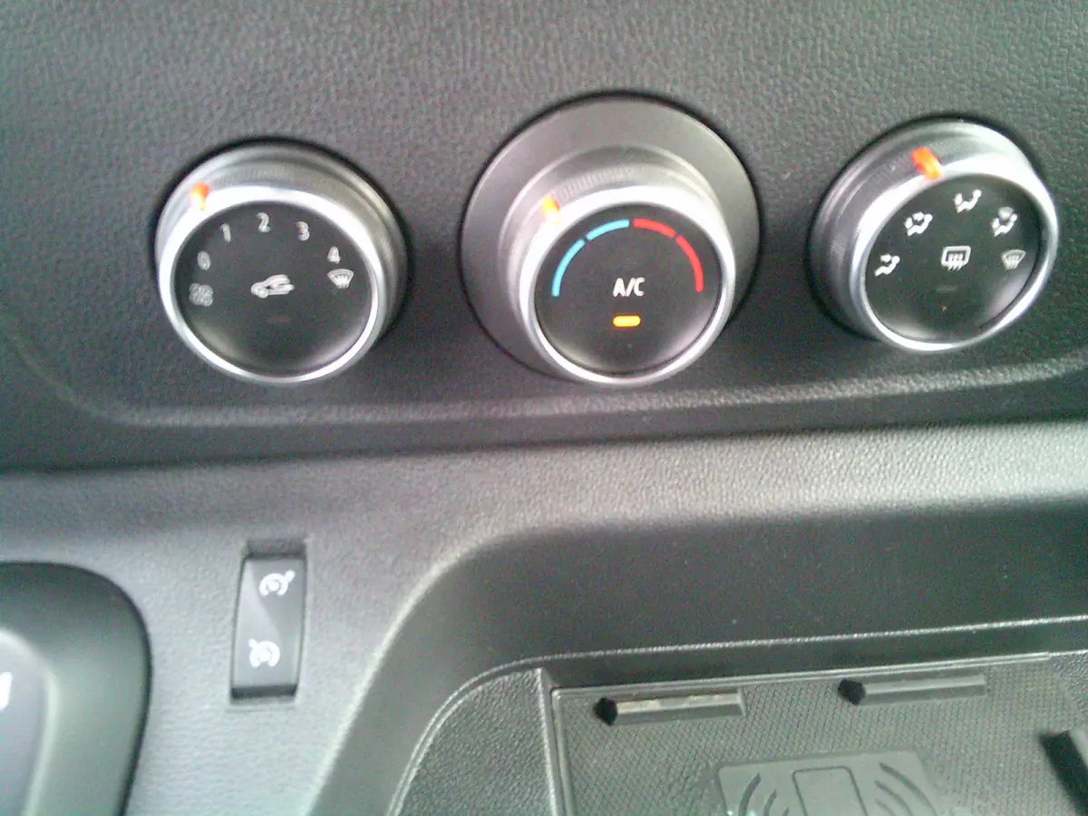 T33 2.3 dCi 150 L1H1 Energy VOORZIEN VAN AIRCO+CRUISE+AUTOMAAT !!!
