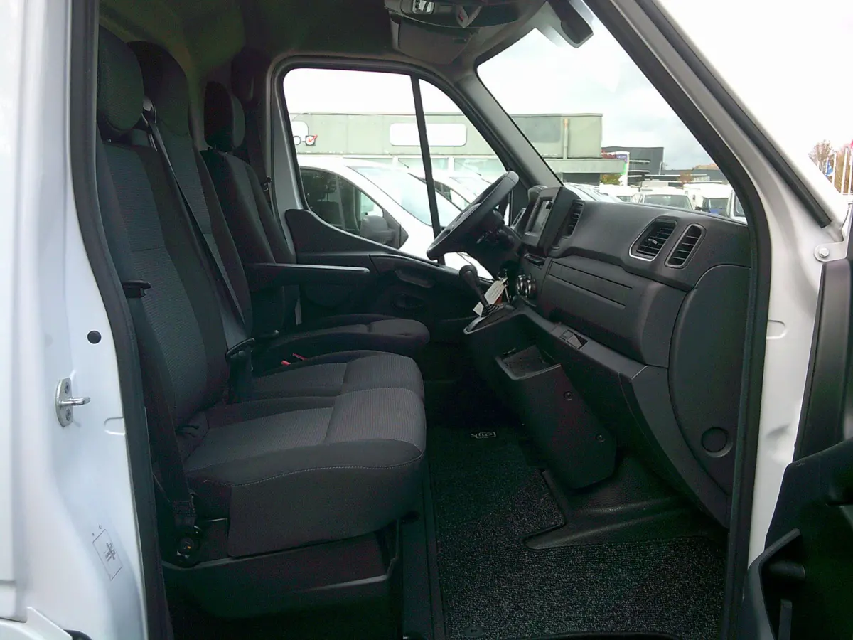 T33 2.3 dCi 150 L1H1 Energy VOORZIEN VAN AIRCO+CRUISE+AUTOMAAT !!!