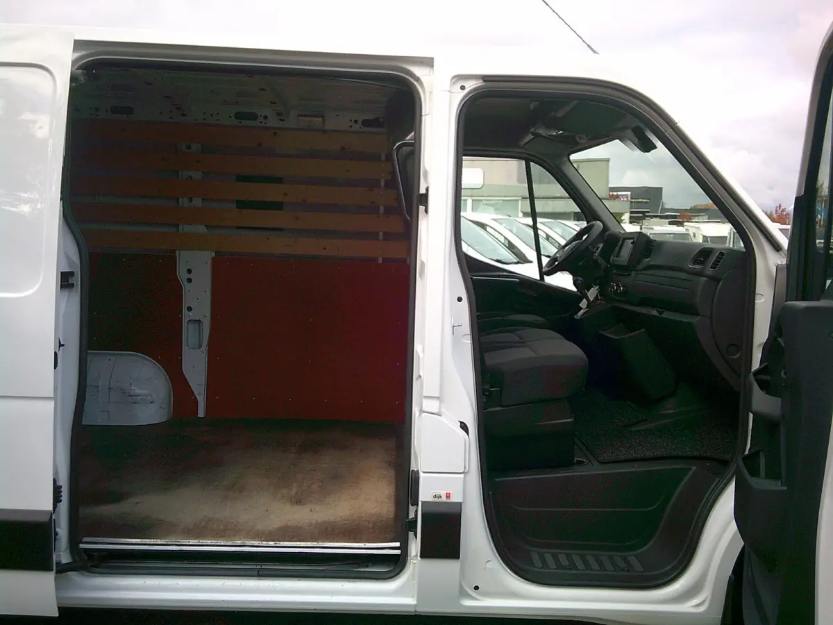 T33 2.3 dCi 150 L1H1 Energy VOORZIEN VAN AIRCO+CRUISE+AUTOMAAT !!!