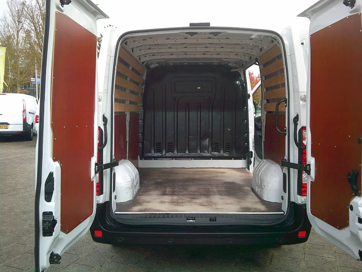 T33 2.3 dCi 150 L1H1 Energy VOORZIEN VAN AIRCO+CRUISE+AUTOMAAT !!!