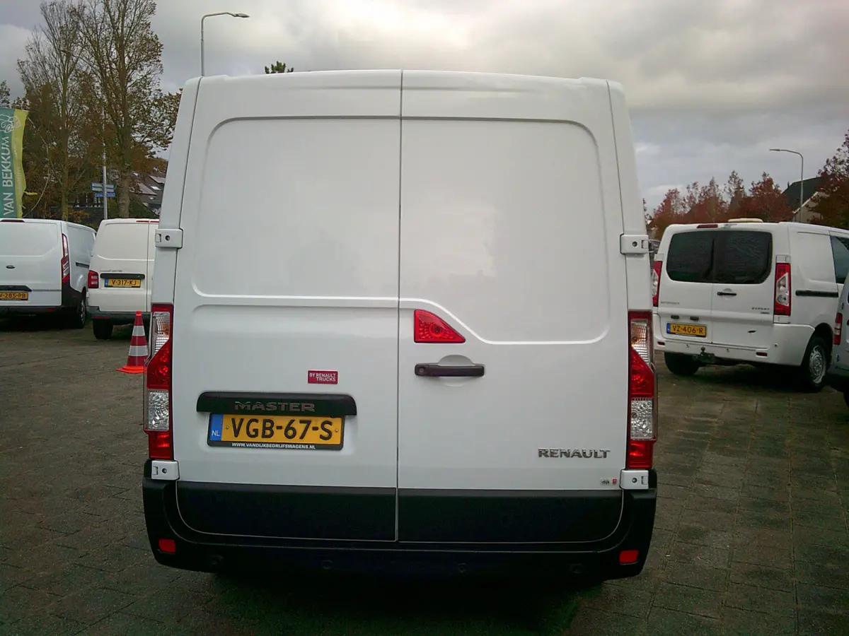 T33 2.3 dCi 150 L1H1 Energy VOORZIEN VAN AIRCO+CRUISE+AUTOMAAT !!!