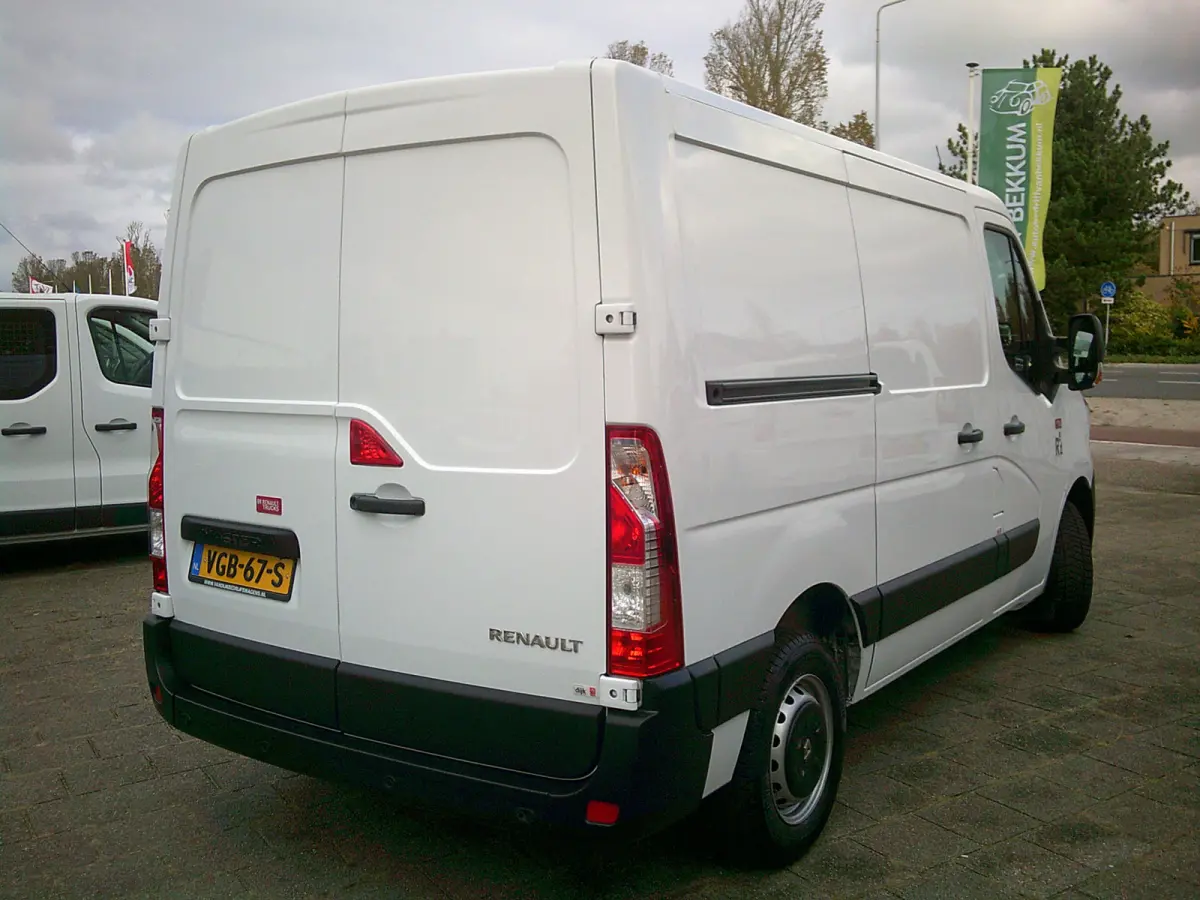 T33 2.3 dCi 150 L1H1 Energy VOORZIEN VAN AIRCO+CRUISE+AUTOMAAT !!!