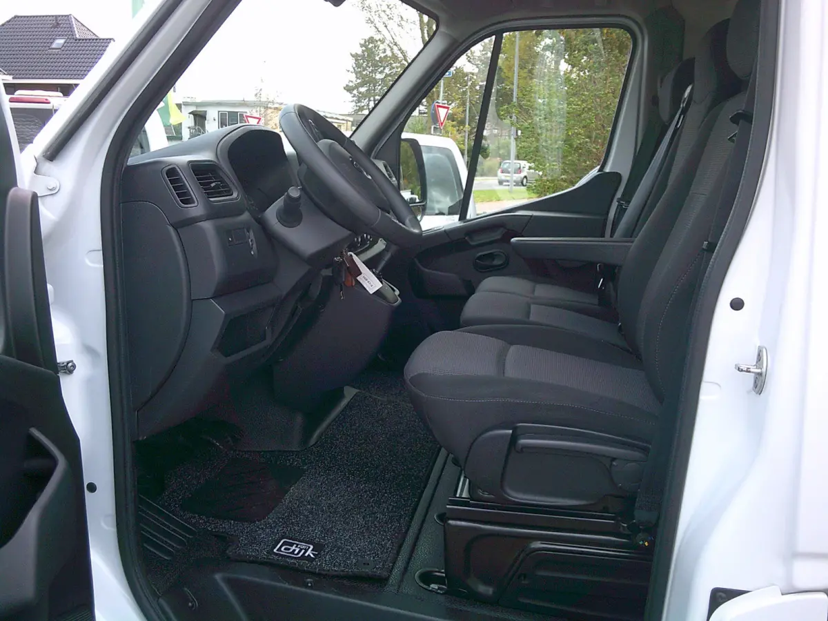 T33 2.3 dCi 150 L1H1 Energy VOORZIEN VAN AIRCO+CRUISE+AUTOMAAT !!!