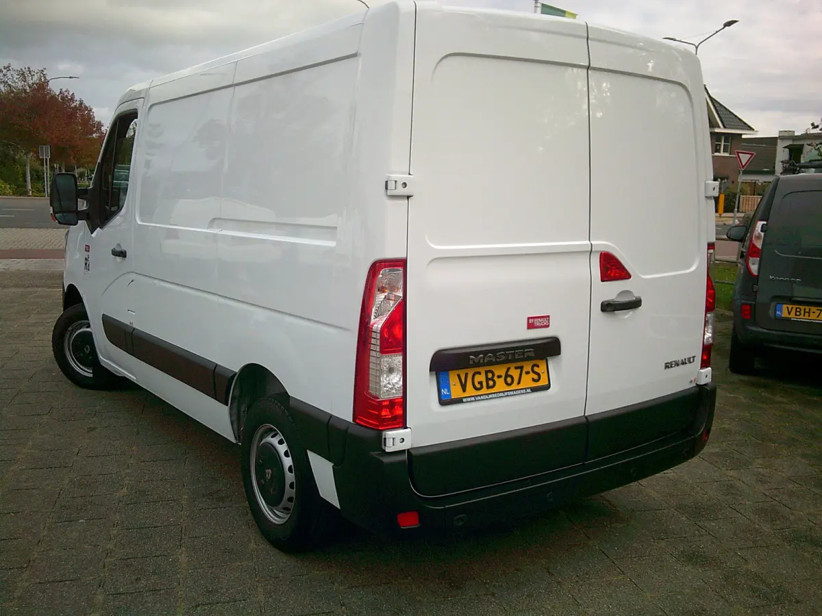 T33 2.3 dCi 150 L1H1 Energy VOORZIEN VAN AIRCO+CRUISE+AUTOMAAT !!!
