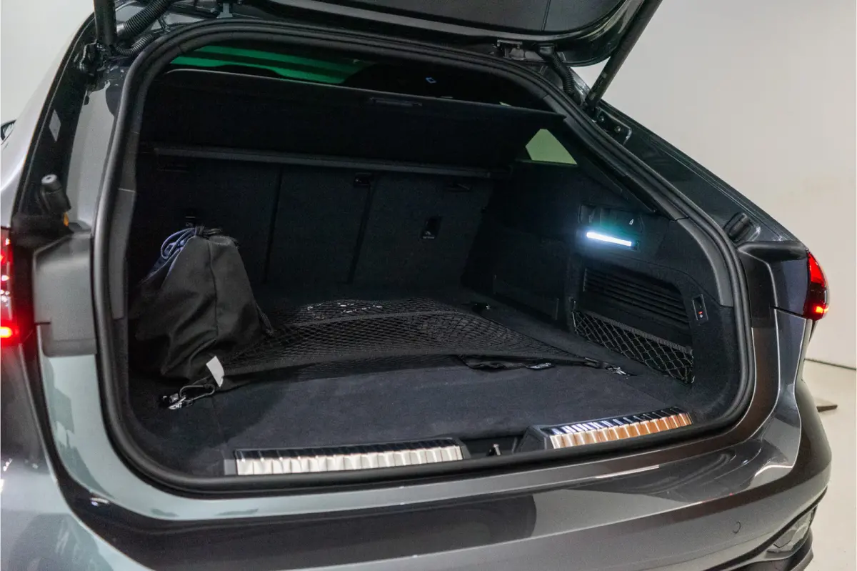C9 e-hybrid 270KW Quattro S Edition Competition 367PK | Tech Pro | B&O | Lucht | Trekhaak | Werkelijk VOL OPTIE! 5 jaar Fabrieksgarantie