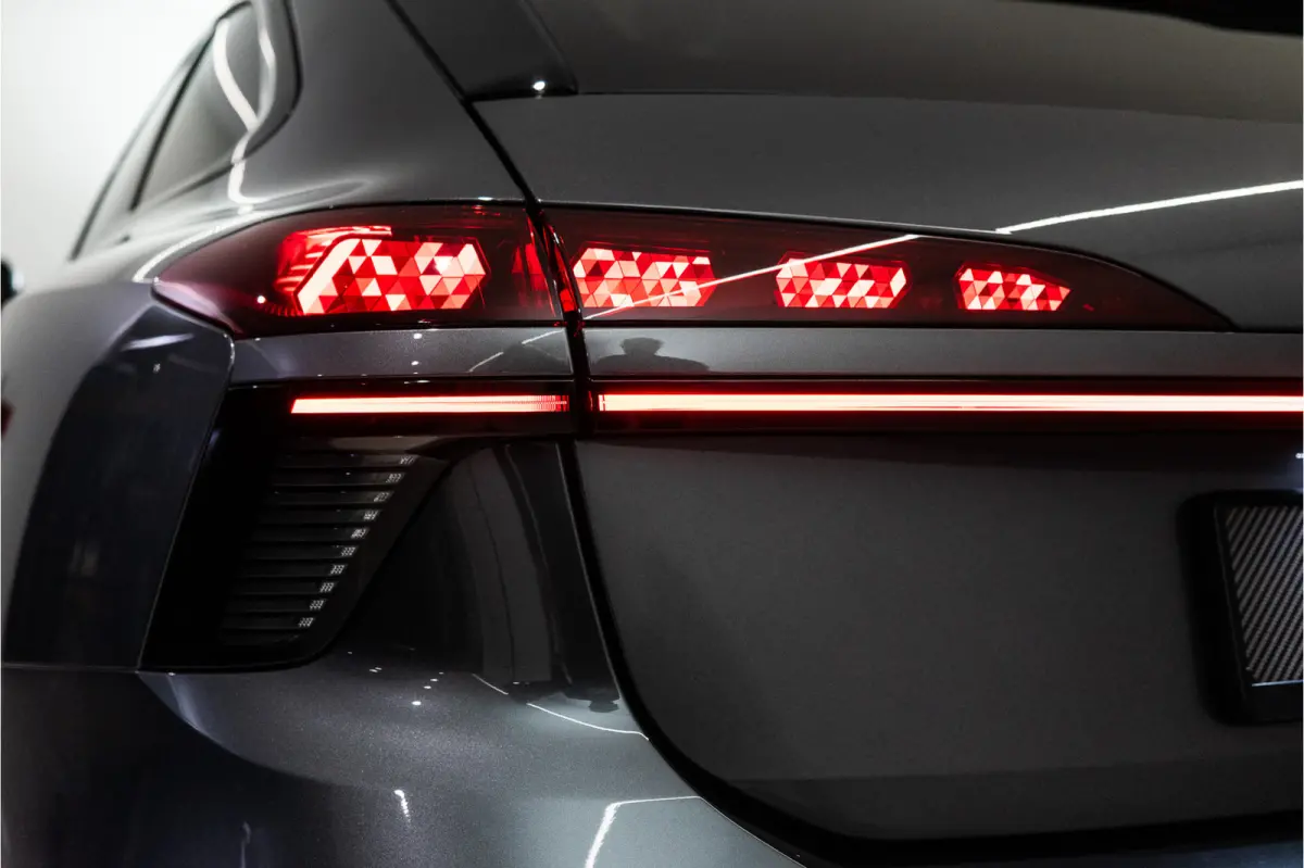 C9 e-hybrid 270KW Quattro S Edition Competition 367PK | Tech Pro | B&O | Lucht | Trekhaak | Werkelijk VOL OPTIE! 5 jaar Fabrieksgarantie