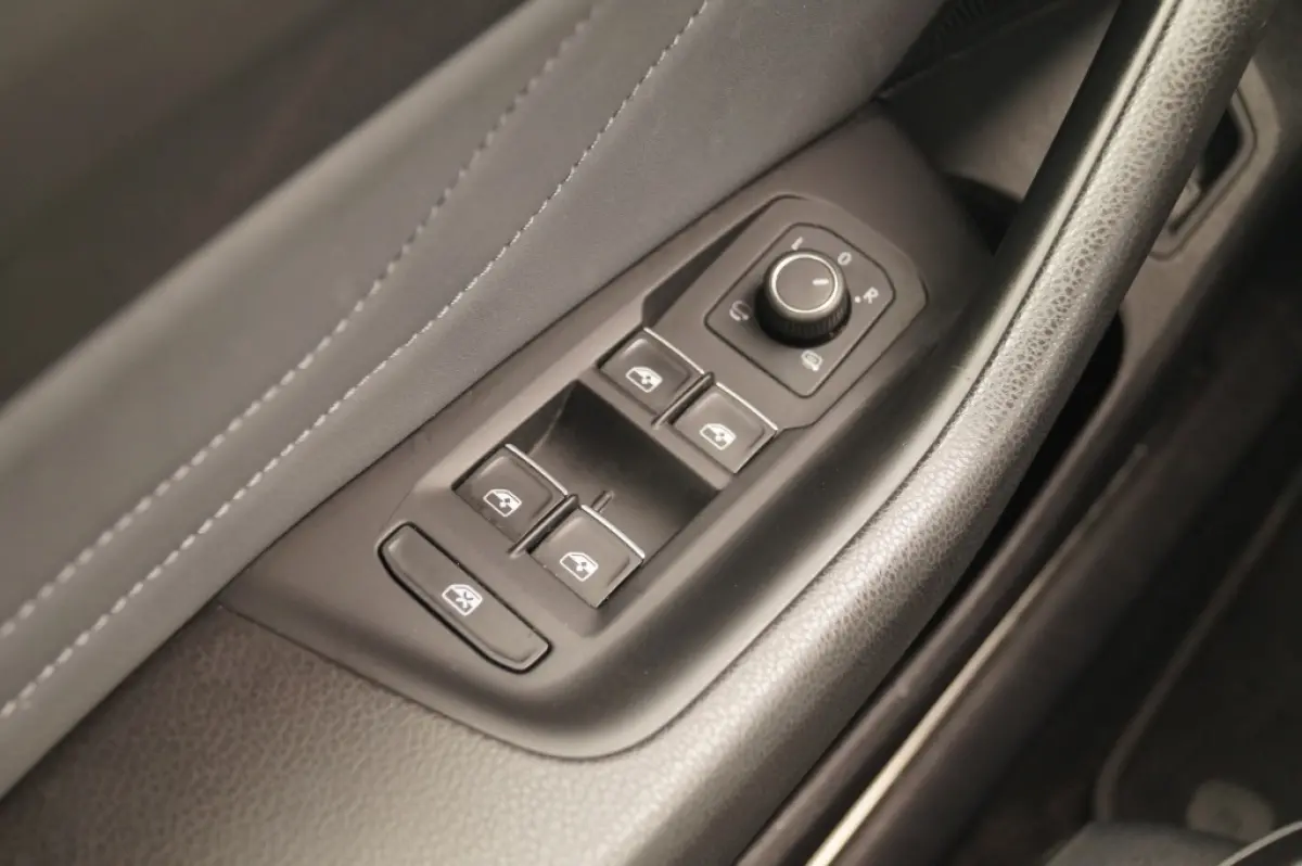 1.4 TSI eHybrid Elegance Business Plus -PANO-LEER-