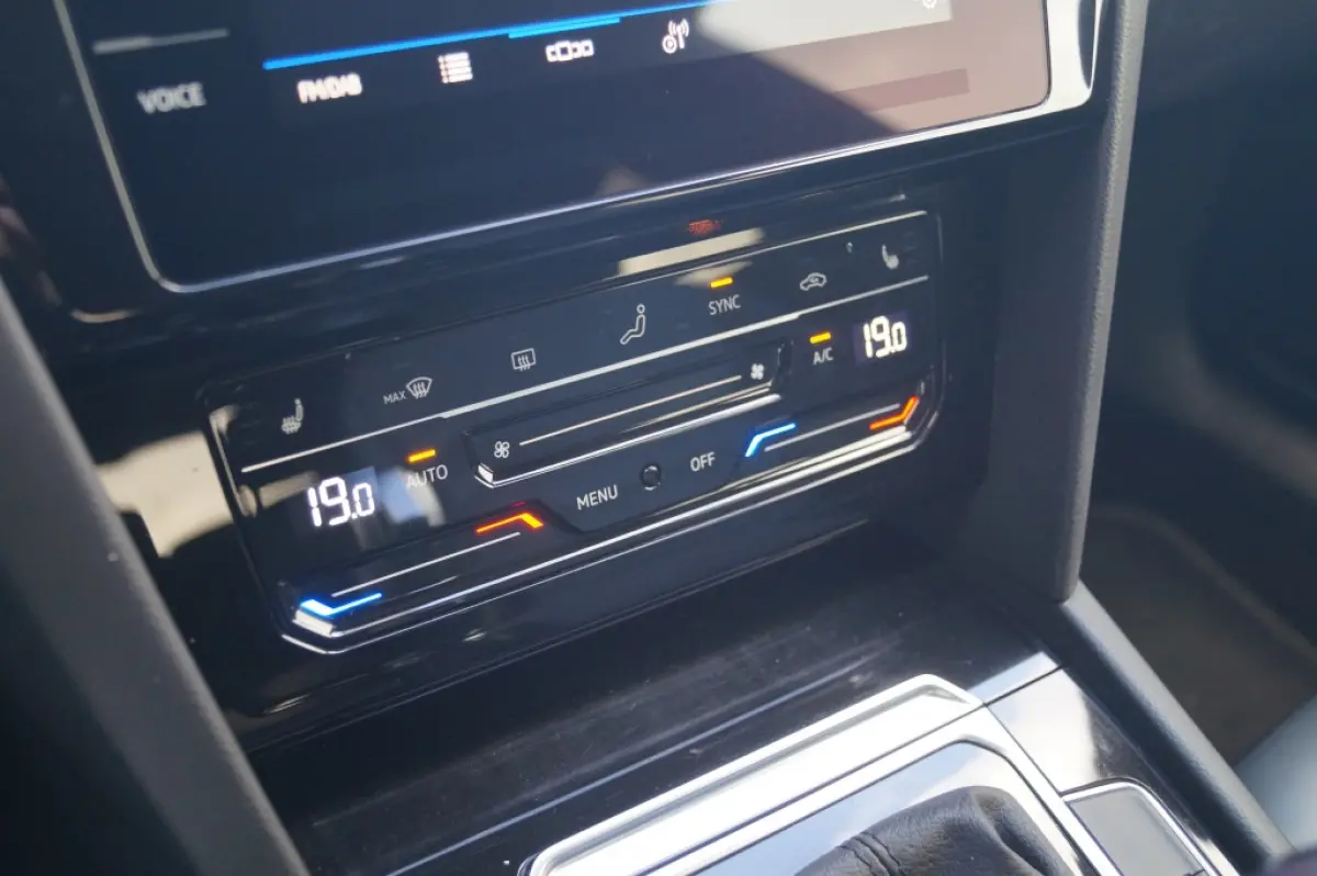 1.4 TSI eHybrid Elegance Business Plus -PANO-LEER-