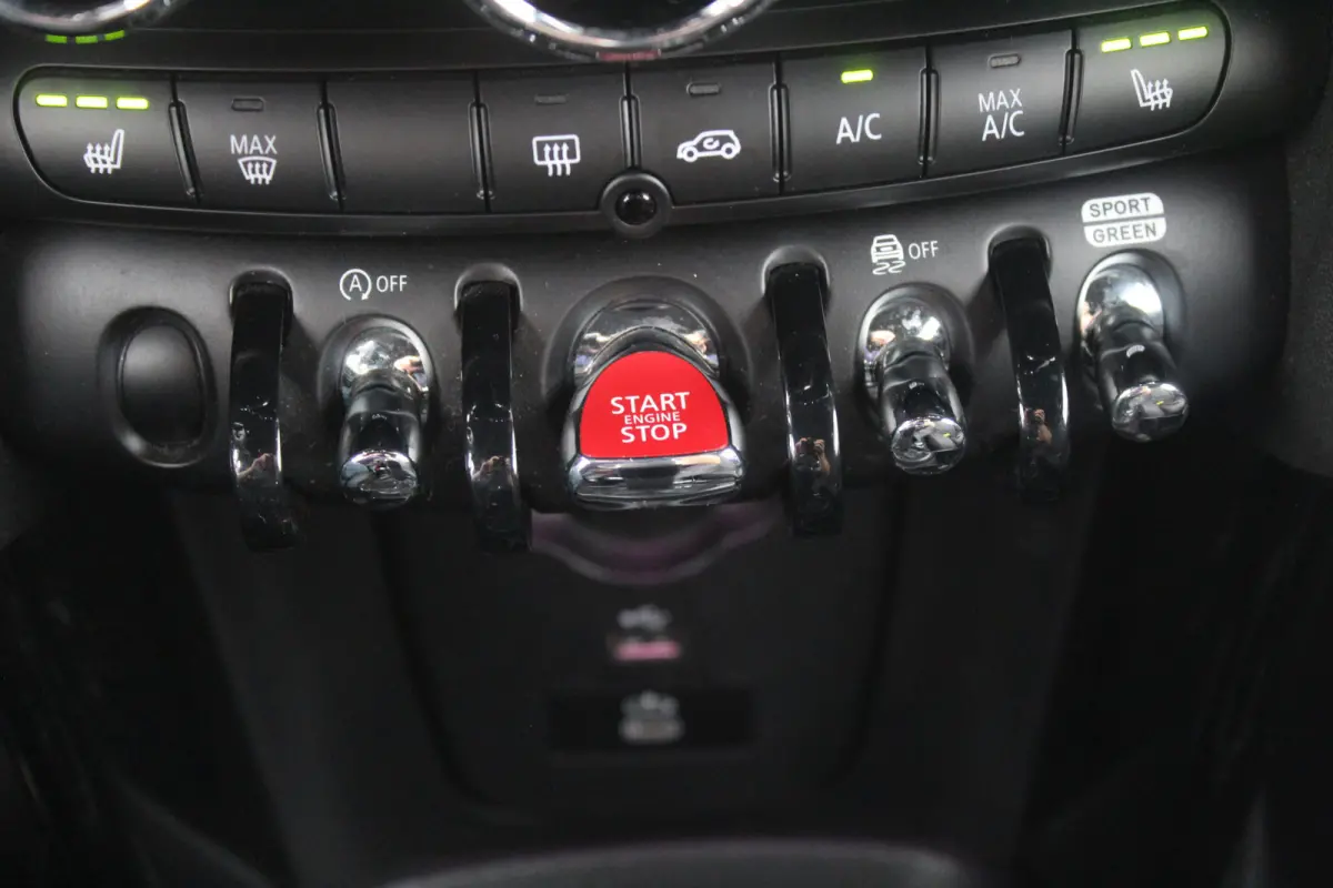 Mini 1.5 Camden Go Edition Stoelverwarming l Apple carplay/ Android auto l Cruise control l Sfeerverlichting VDL auto
