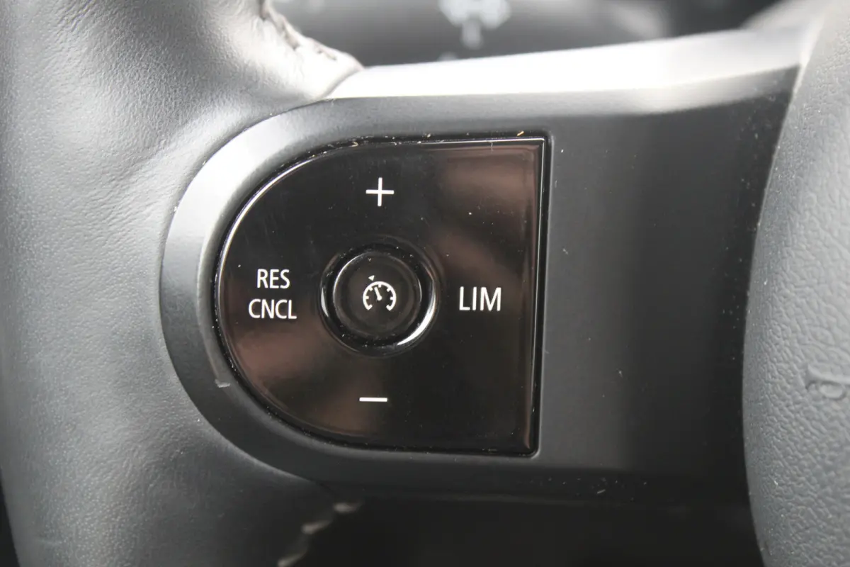 Mini 1.5 Camden Go Edition Stoelverwarming l Apple carplay/ Android auto l Cruise control l Sfeerverlichting VDL auto