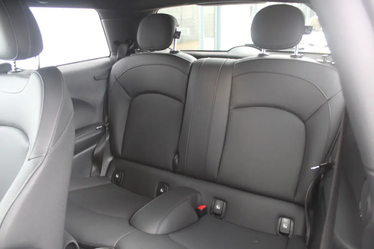 Mini 1.5 Camden Go Edition Stoelverwarming l Apple carplay/ Android auto l Cruise control l Sfeerverlichting VDL auto