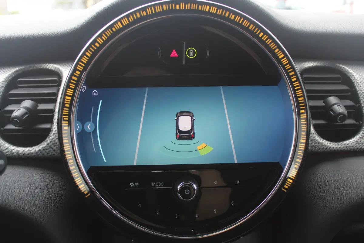 Mini 1.5 Camden Go Edition Stoelverwarming l Apple carplay/ Android auto l Cruise control l Sfeerverlichting VDL auto