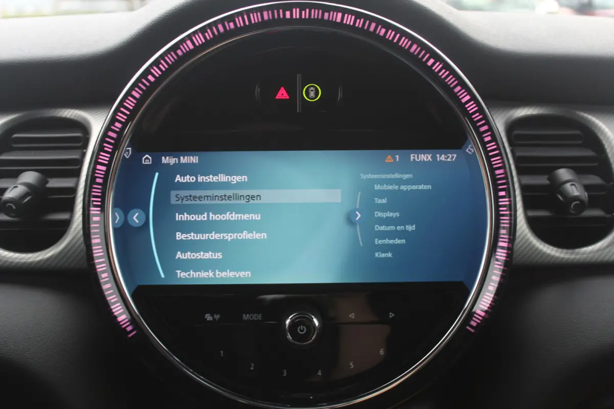 Mini 1.5 Camden Go Edition Stoelverwarming l Apple carplay/ Android auto l Cruise control l Sfeerverlichting VDL auto