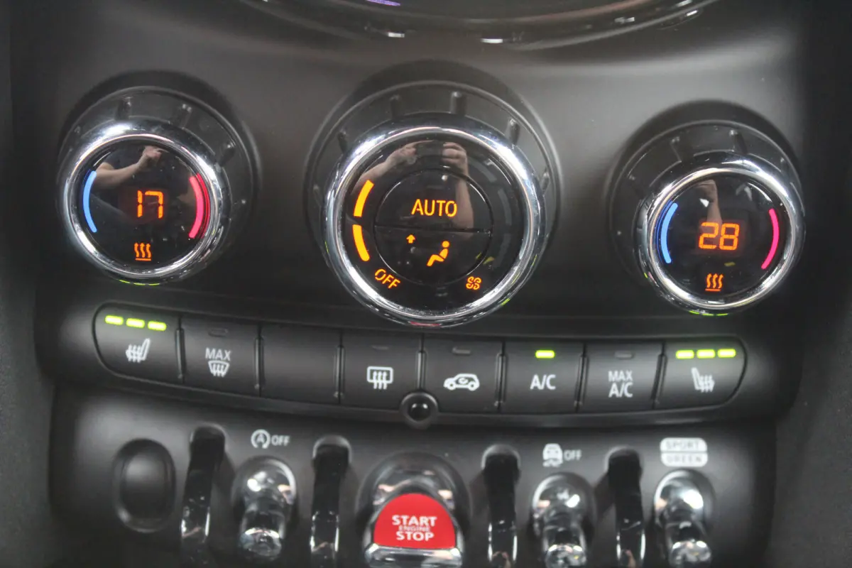 Mini 1.5 Camden Go Edition Stoelverwarming l Apple carplay/ Android auto l Cruise control l Sfeerverlichting VDL auto