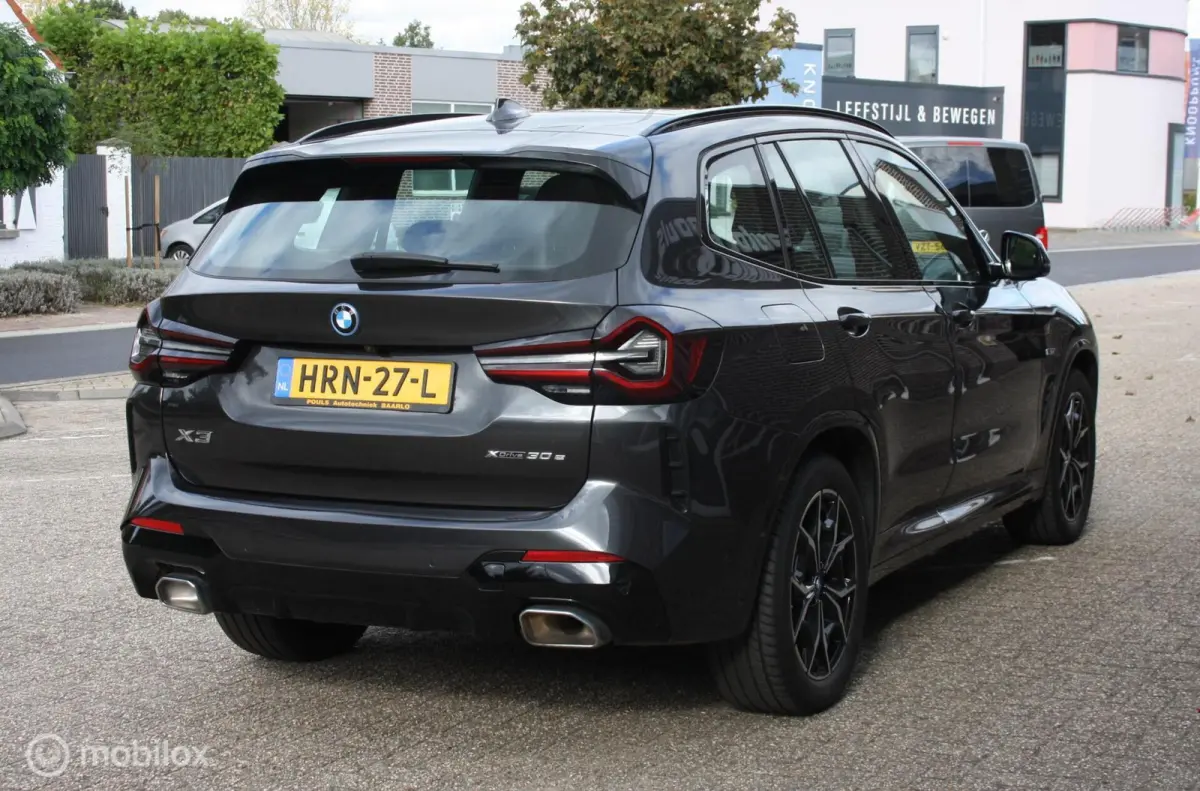 High Exe. M Sport. Pano. xDrive30e High Exe. M Sport. Pano.