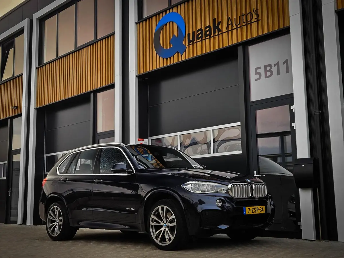 40D xDrive M-Sport | HUD | COMFORTZETELS | PANO | LED | CARBONSCHWARZ METTALIC | TREKHAAK | MEMORY